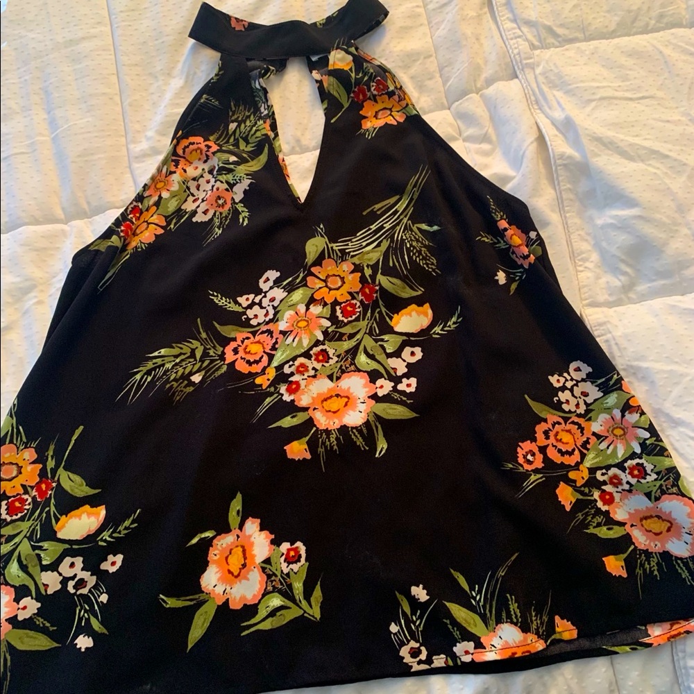 NWT: LEITH- Key-hole choker blouse